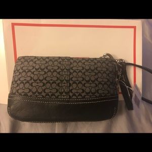 NWT Coach wristlet F40269 SBKWT black and White